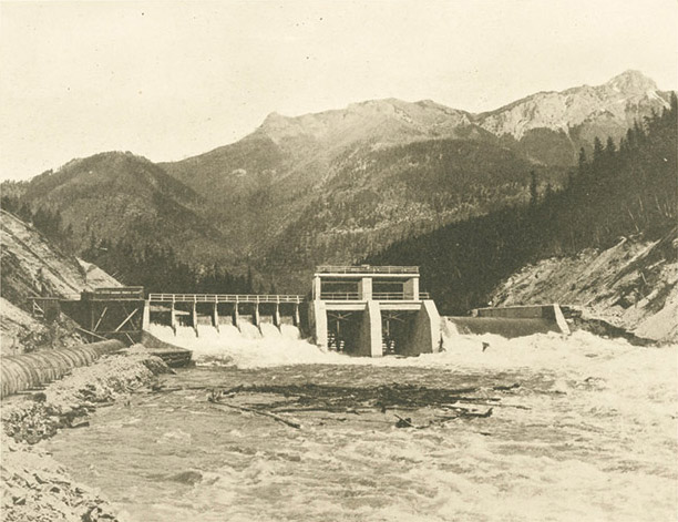 Elko dam, operated by East Kootenay Power Company (British-Columbia).